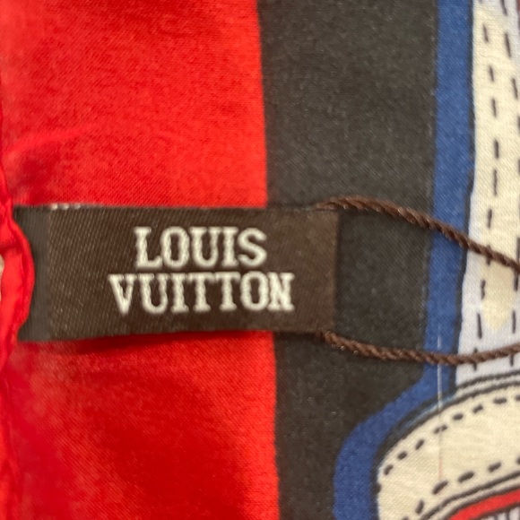 Good condition small stains in one corner of the scarf - Picture 13 of 16